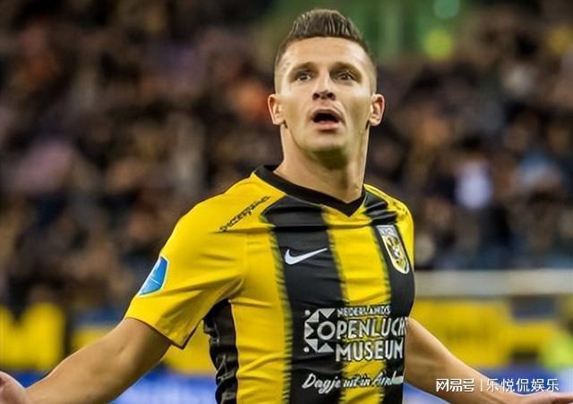 一个年轻球 一个年轻球